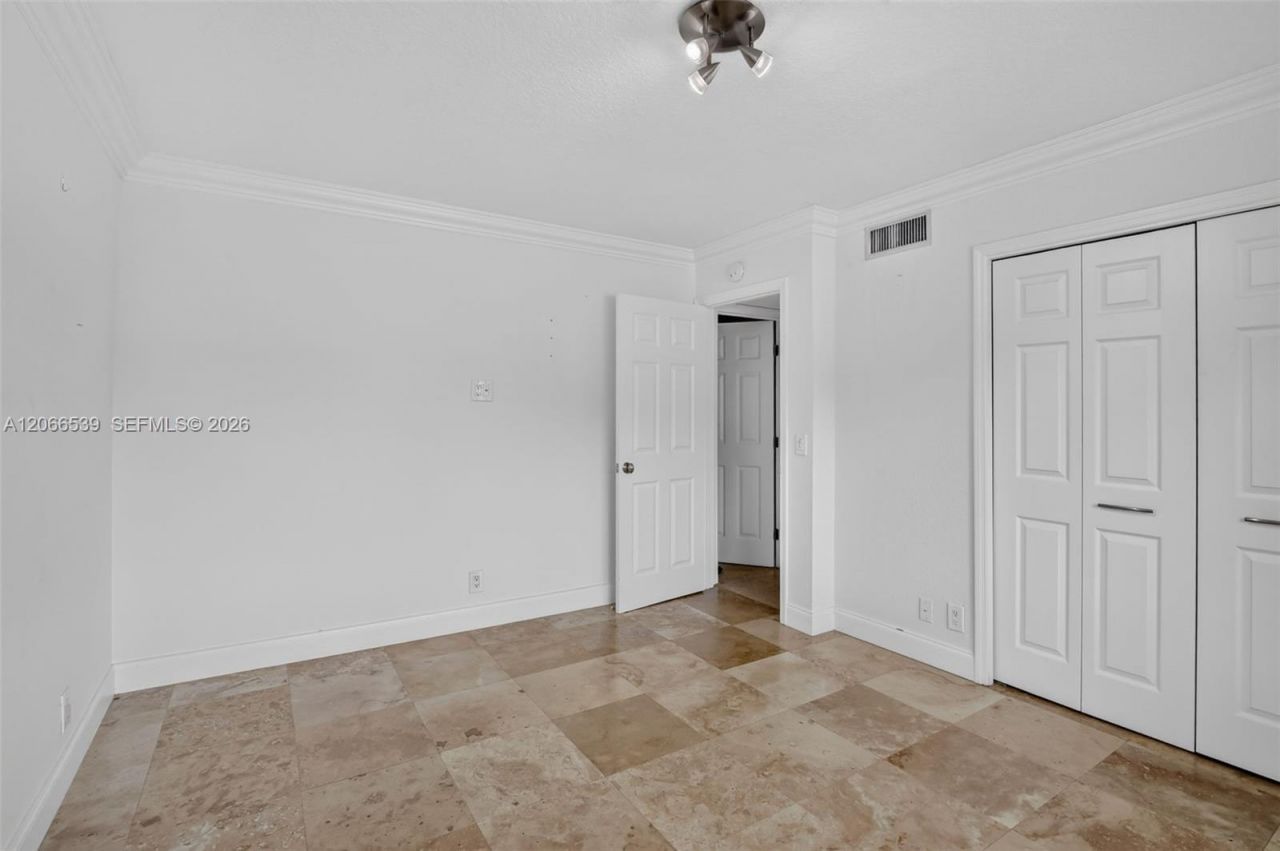 359 Lakeview Dr, Unit 102, Weston, FL 33326 Photo