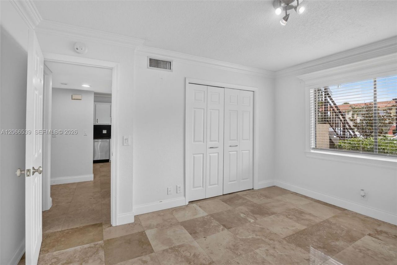 359 Lakeview Dr, Unit 102, Weston, FL 33326 Photo
