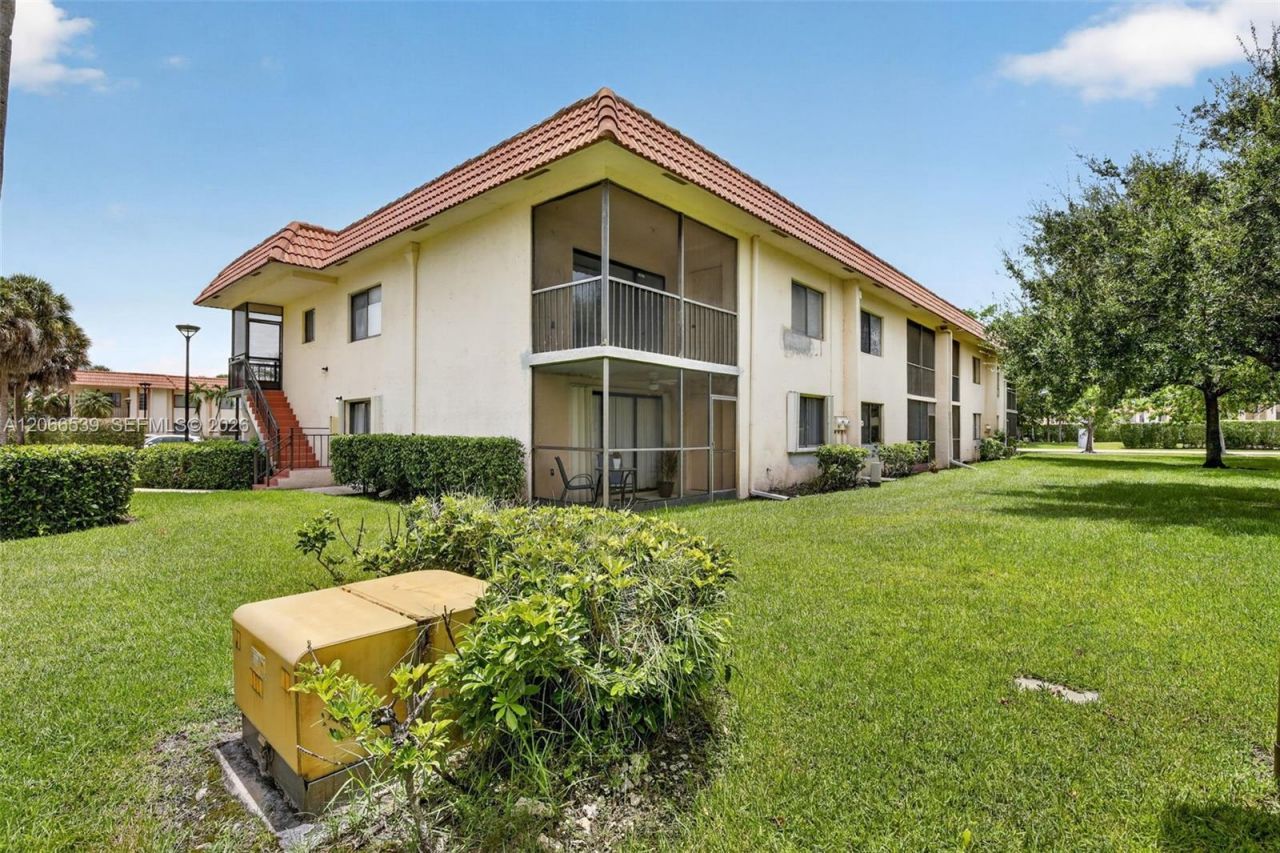 359 Lakeview Dr, Unit 102, Weston, FL 33326 Photo