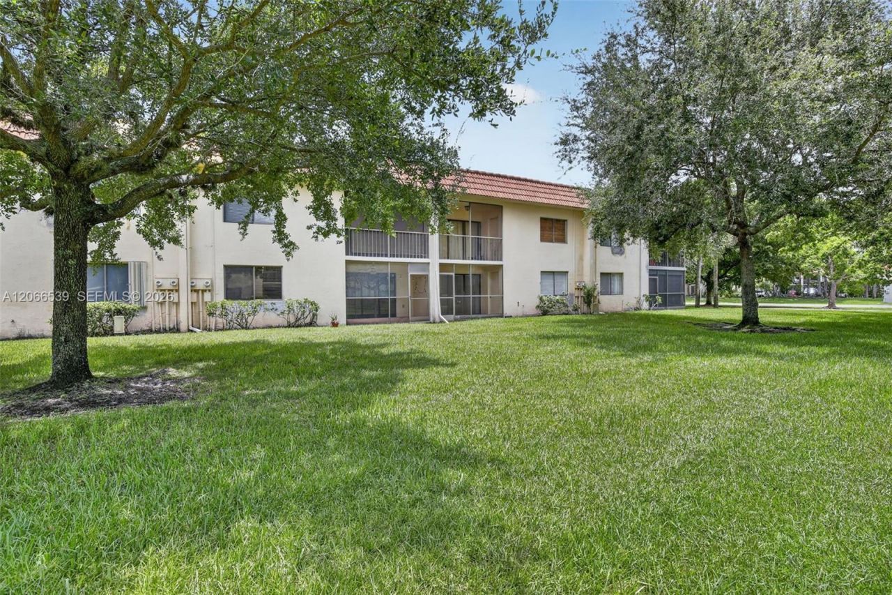 359 Lakeview Dr, Unit 102, Weston, FL 33326 Photo