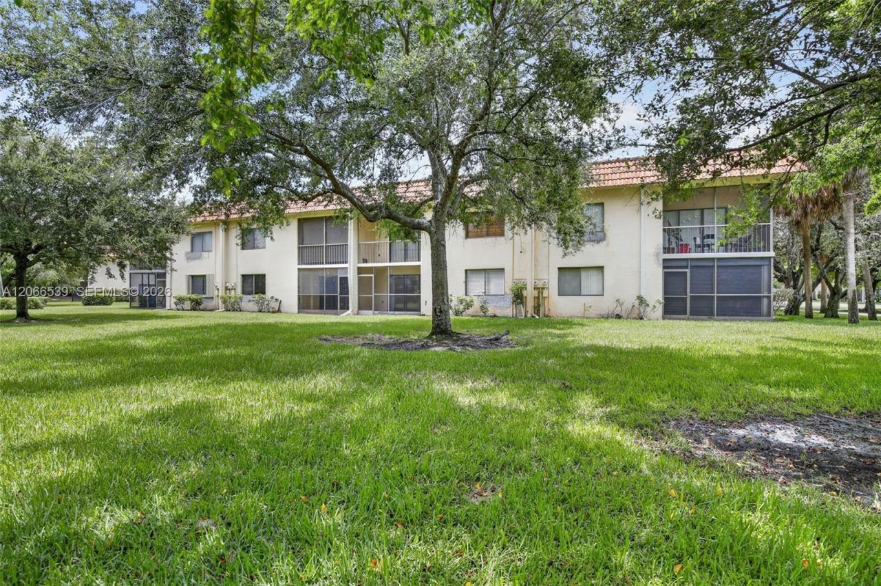 359 Lakeview Dr, Unit 102, Weston, FL 33326 Photo