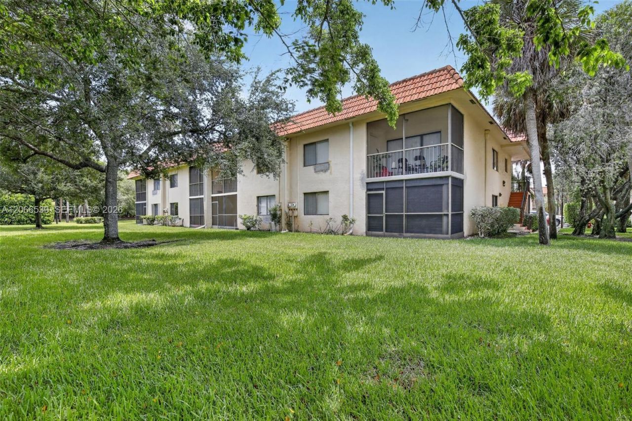 359 Lakeview Dr, Unit 102, Weston, FL 33326 Photo