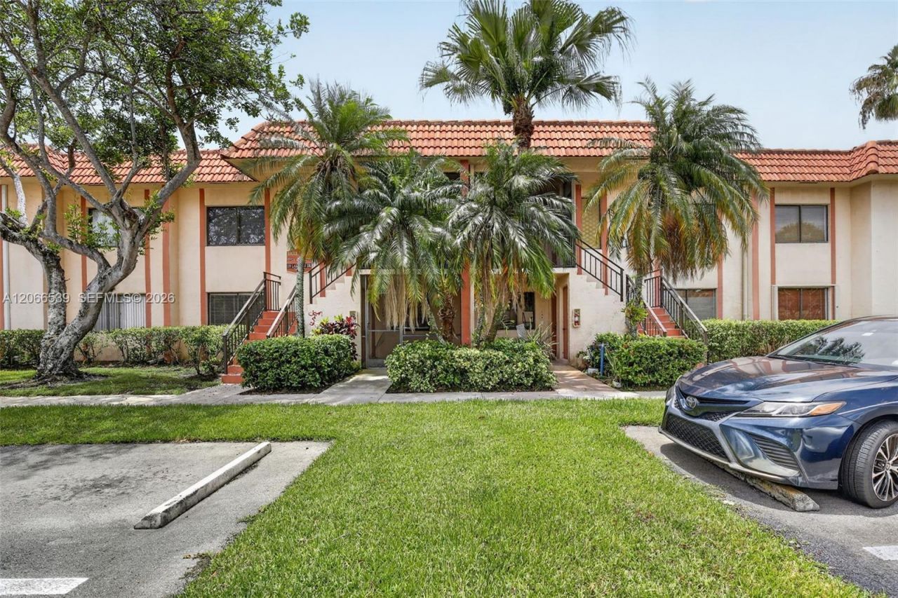 359 Lakeview Dr, Unit 102, Weston, FL 33326 Photo