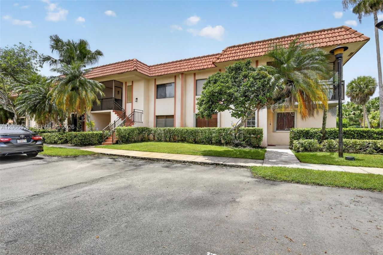 359 Lakeview Dr, Unit 102, Weston, FL 33326 Photo