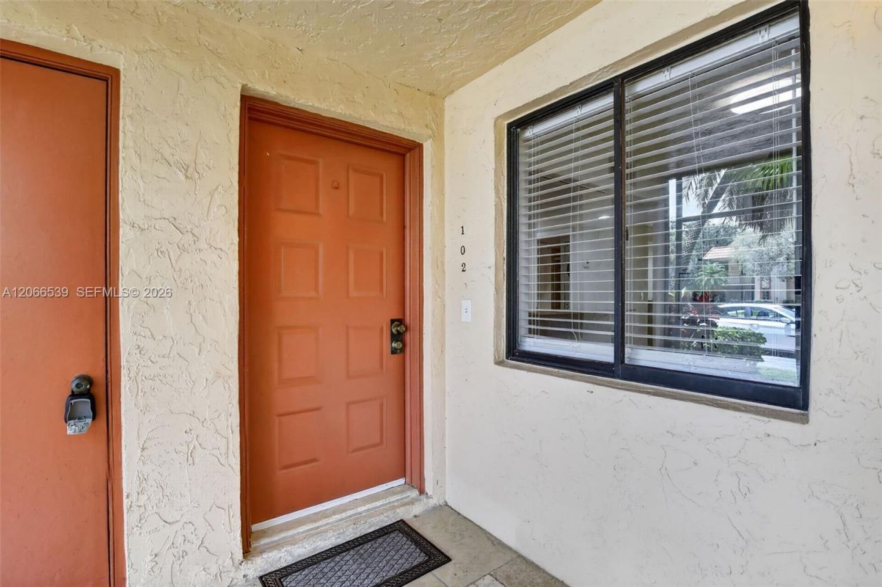 359 Lakeview Dr, Unit 102, Weston, FL 33326 Photo
