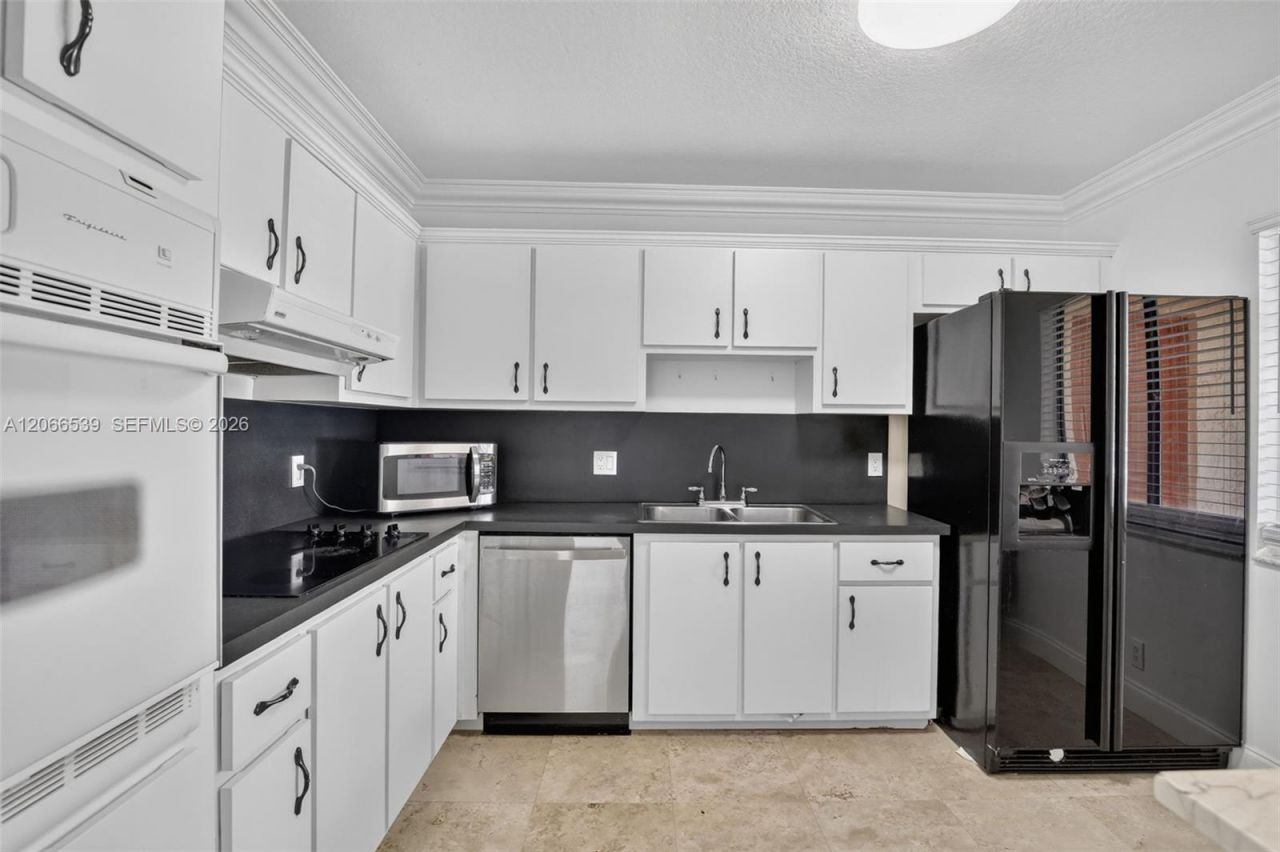 359 Lakeview Dr, Unit 102, Weston, FL 33326 Photo