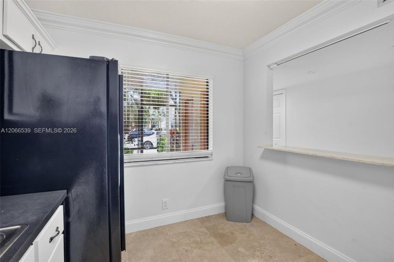 359 Lakeview Dr, Unit 102, Weston, FL 33326 Photo