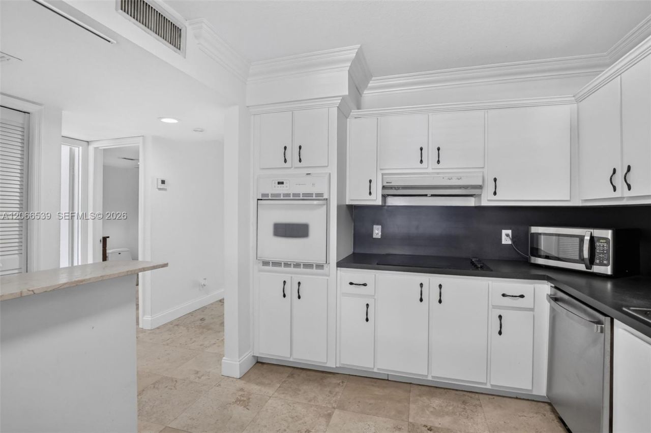 359 Lakeview Dr, Unit 102, Weston, FL 33326 Photo