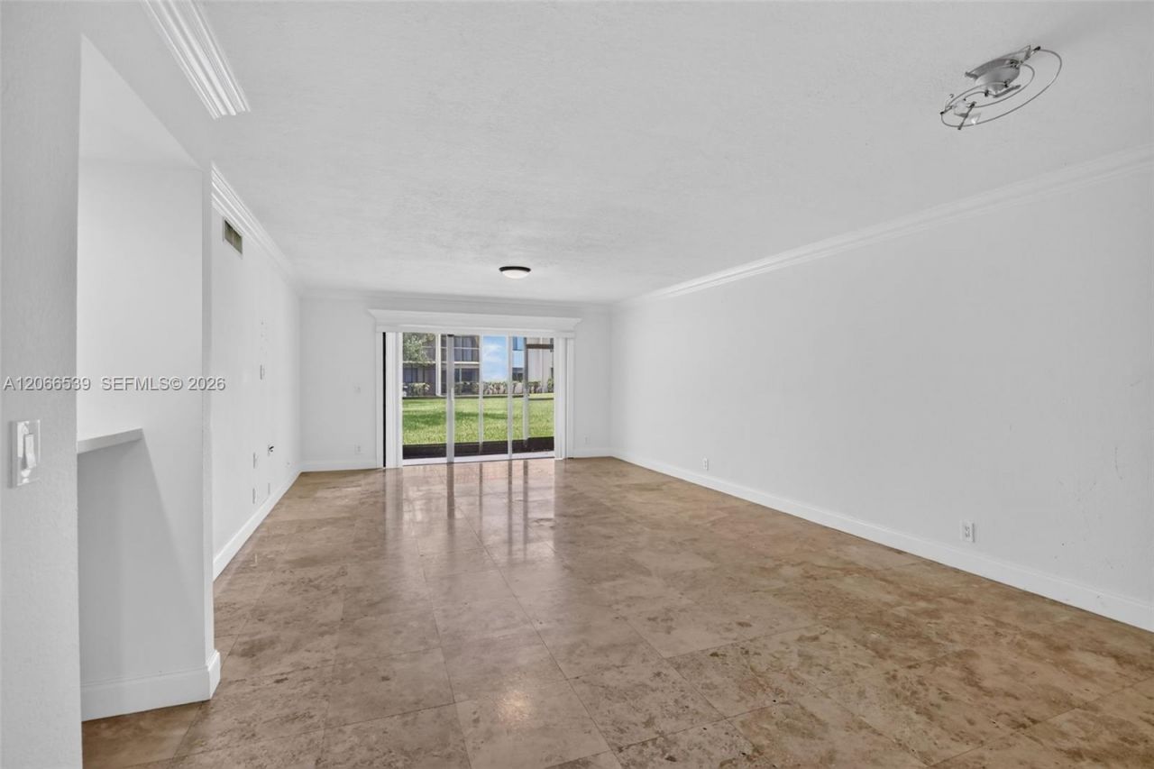359 Lakeview Dr, Unit 102, Weston, FL 33326 Photo