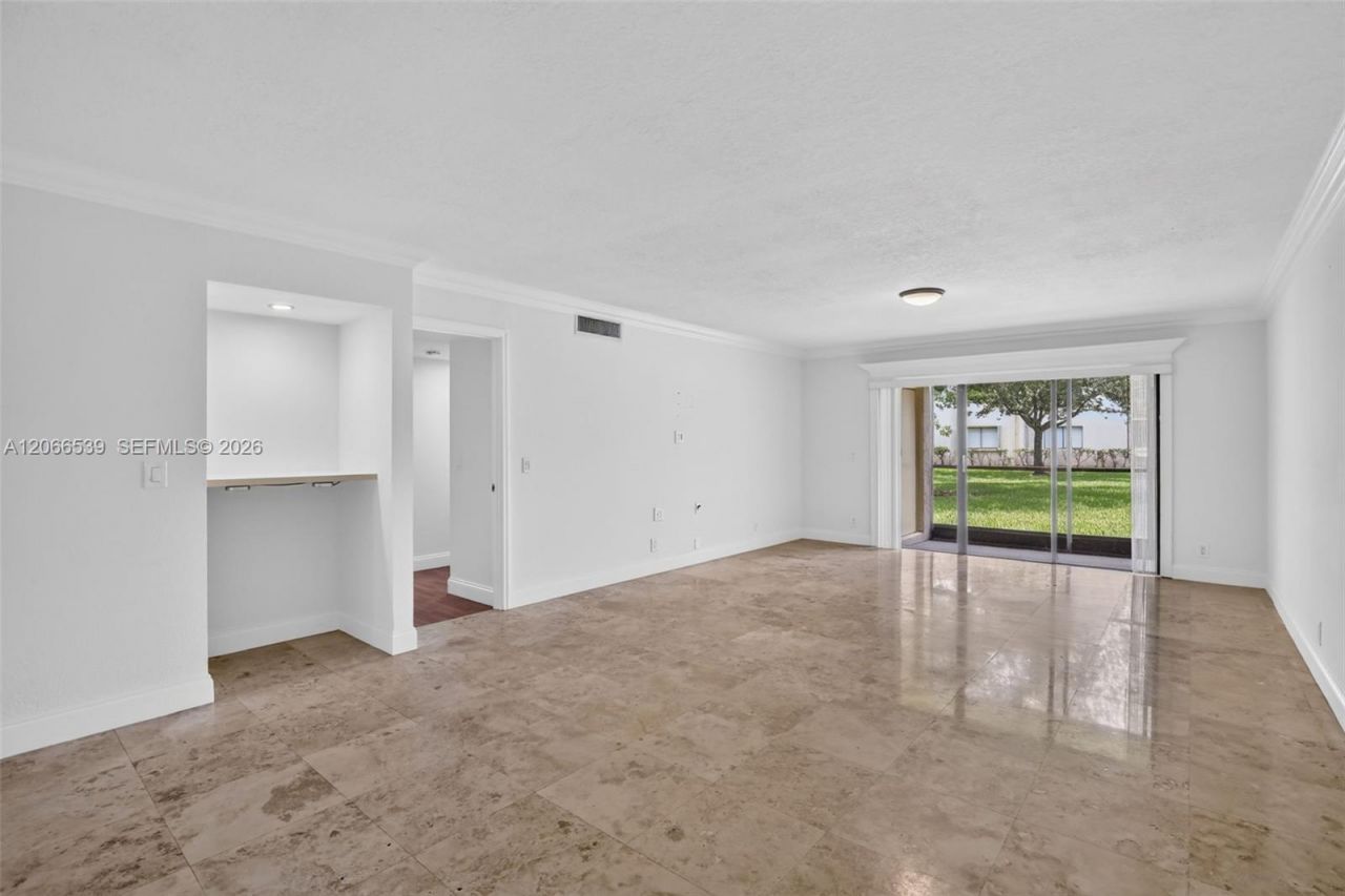 359 Lakeview Dr, Unit 102, Weston, FL 33326 Photo