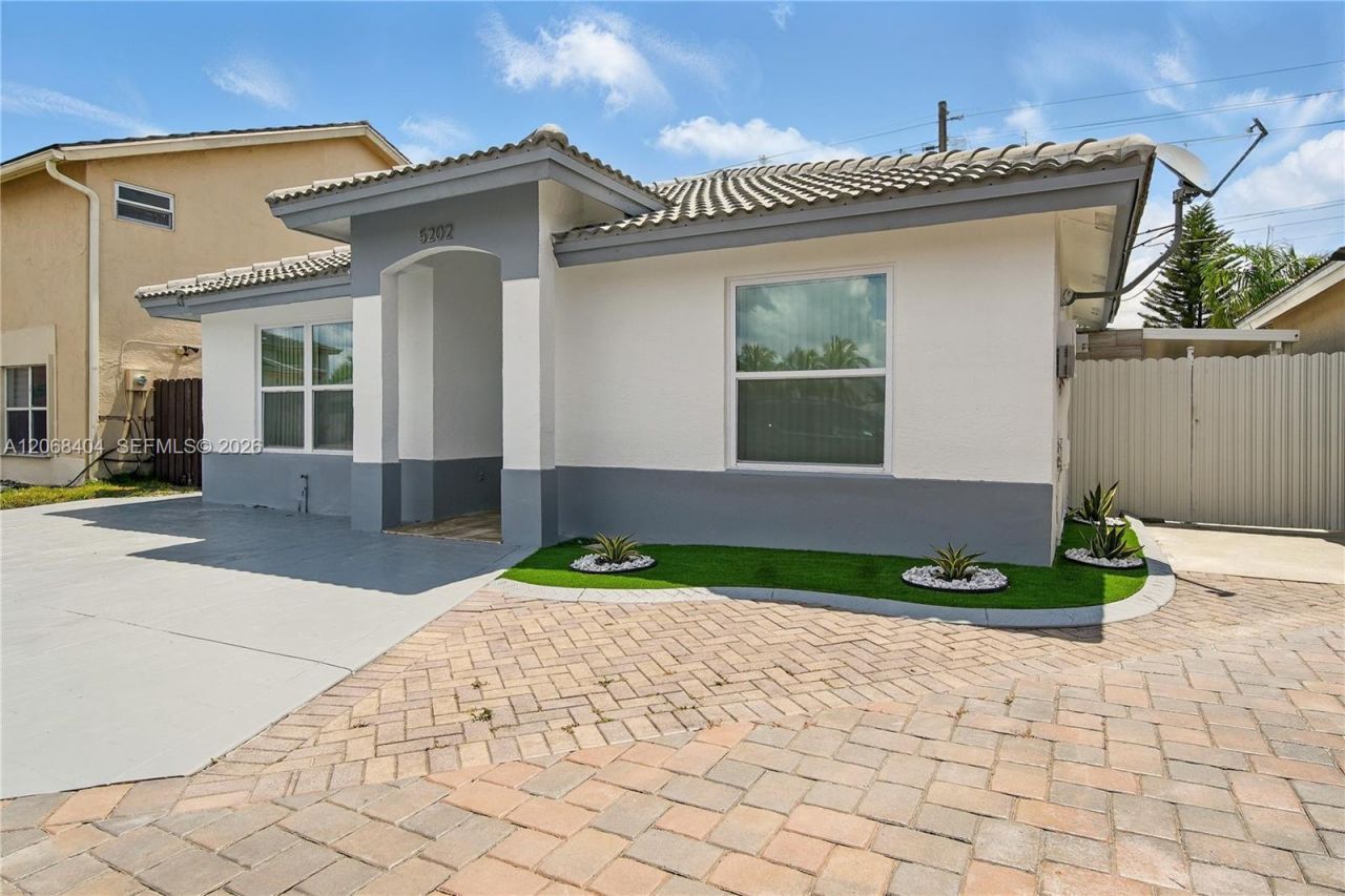 5202 NW 187th St , Miami Gardens, FL 33055 Photo
