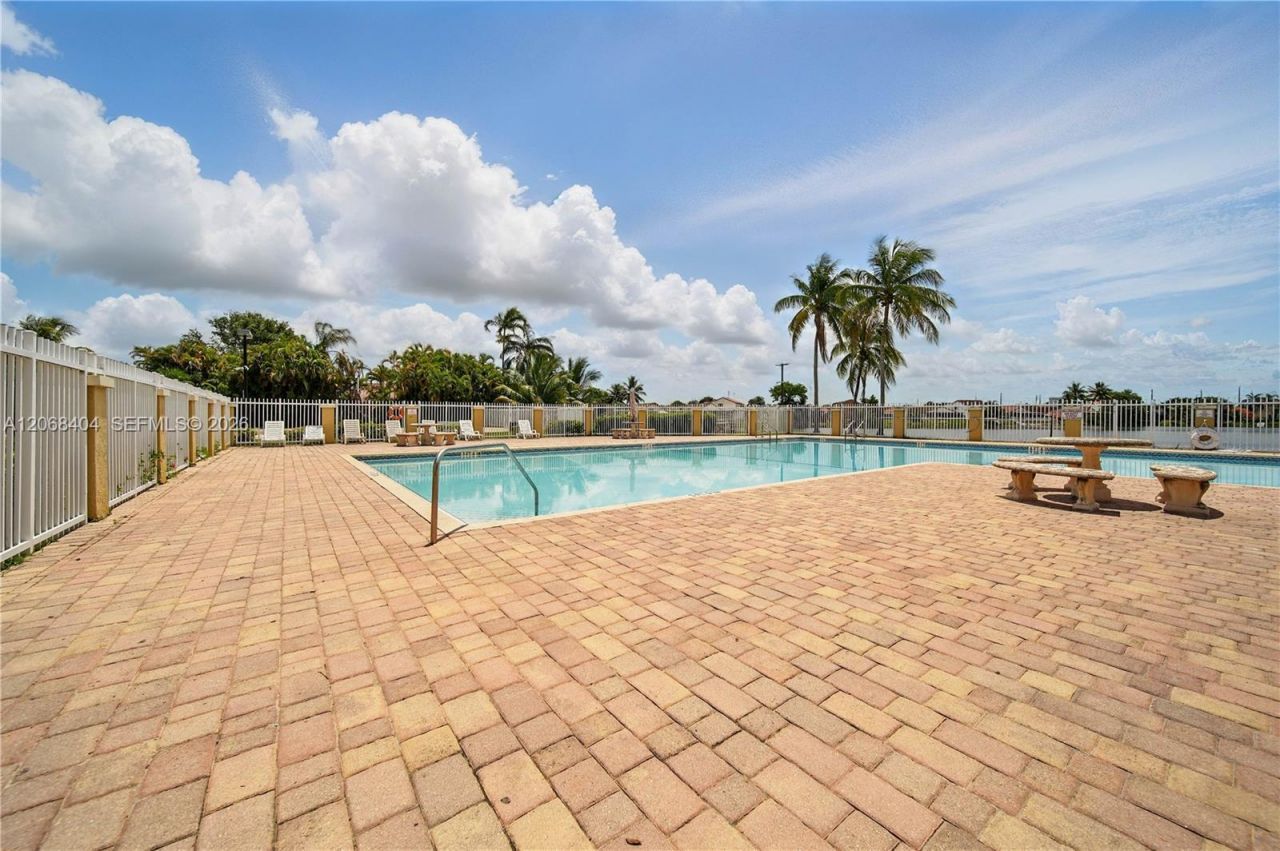5202 NW 187th St , Miami Gardens, FL 33055 Photo