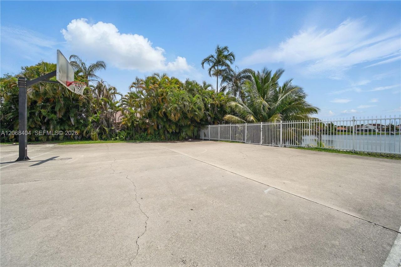 5202 NW 187th St , Miami Gardens, FL 33055 Photo