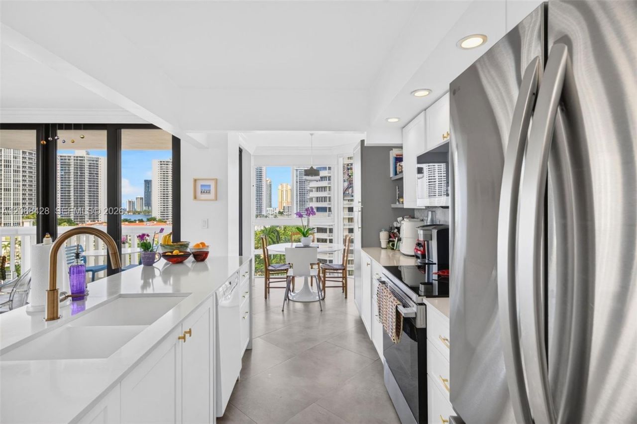 1000 Island Blvd , Unit 1204, Aventura, FL 33160 Photo