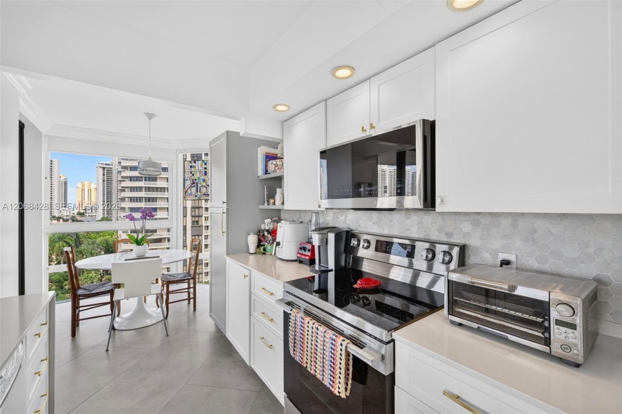 1000 Island Blvd , Unit 1204, Aventura, FL 33160 Photo