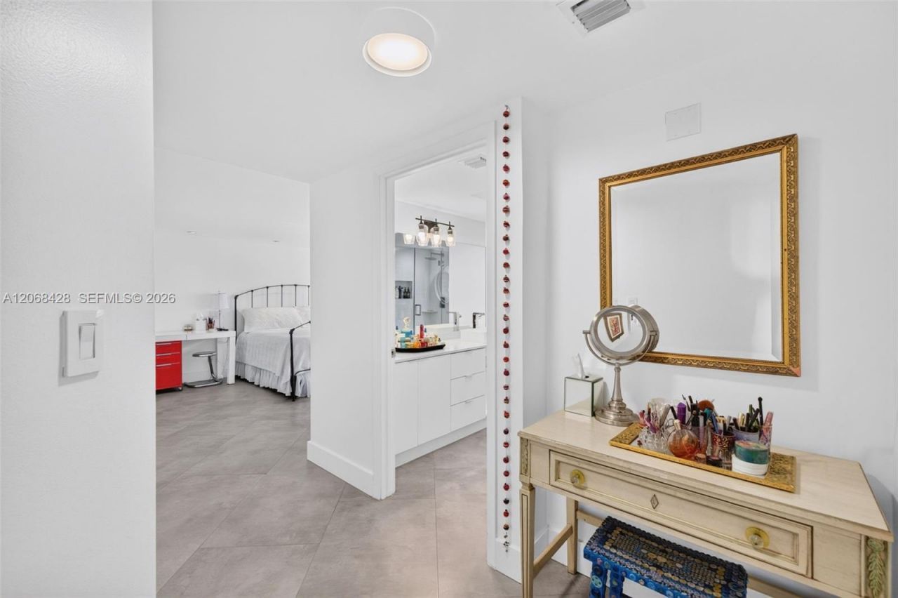1000 Island Blvd , Unit 1204, Aventura, FL 33160 Photo