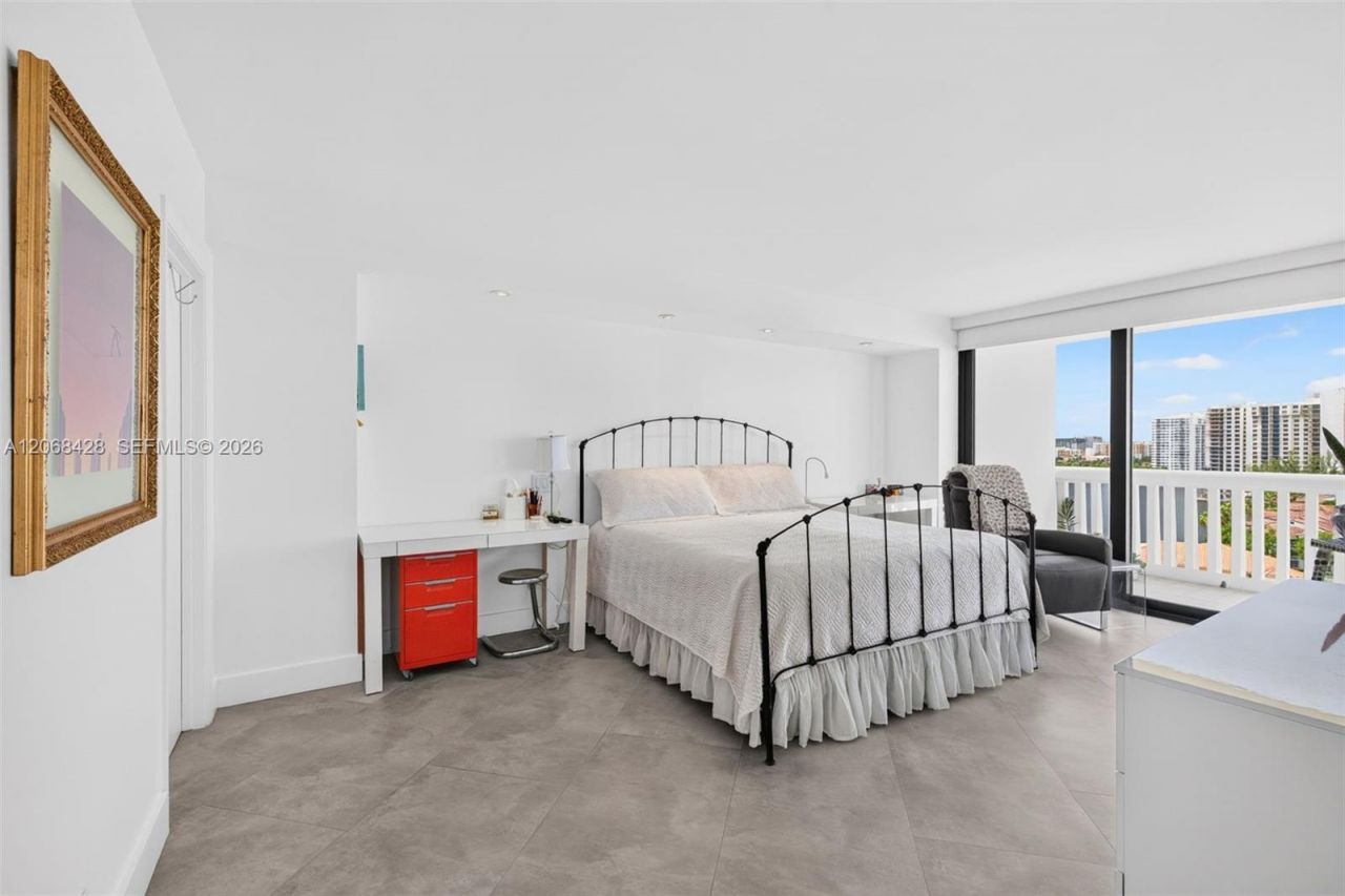 1000 Island Blvd , Unit 1204, Aventura, FL 33160 Photo