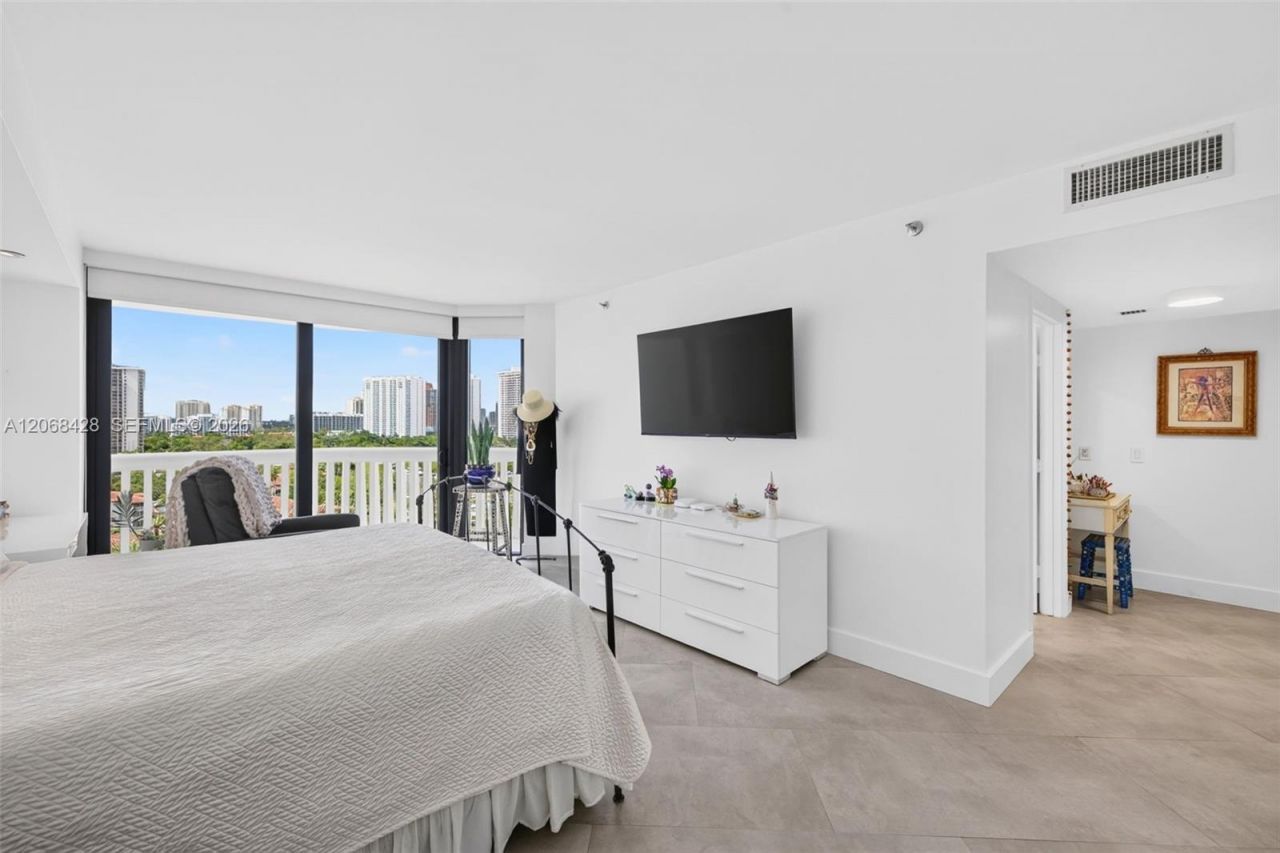 1000 Island Blvd , Unit 1204, Aventura, FL 33160 Photo