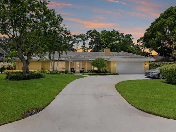 26 Cambria Road W, Palm Beach Gardens, FL 33418