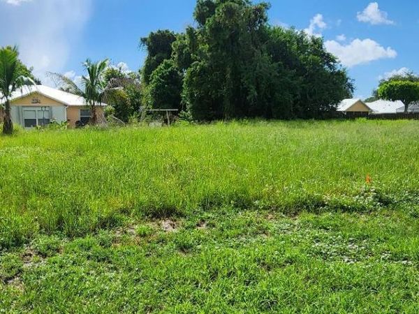8245 SANDPINE Circle, Port St. Lucie, FL 34952