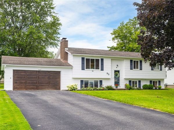 93 Larkins Crossing, Rochester, NY 14612
