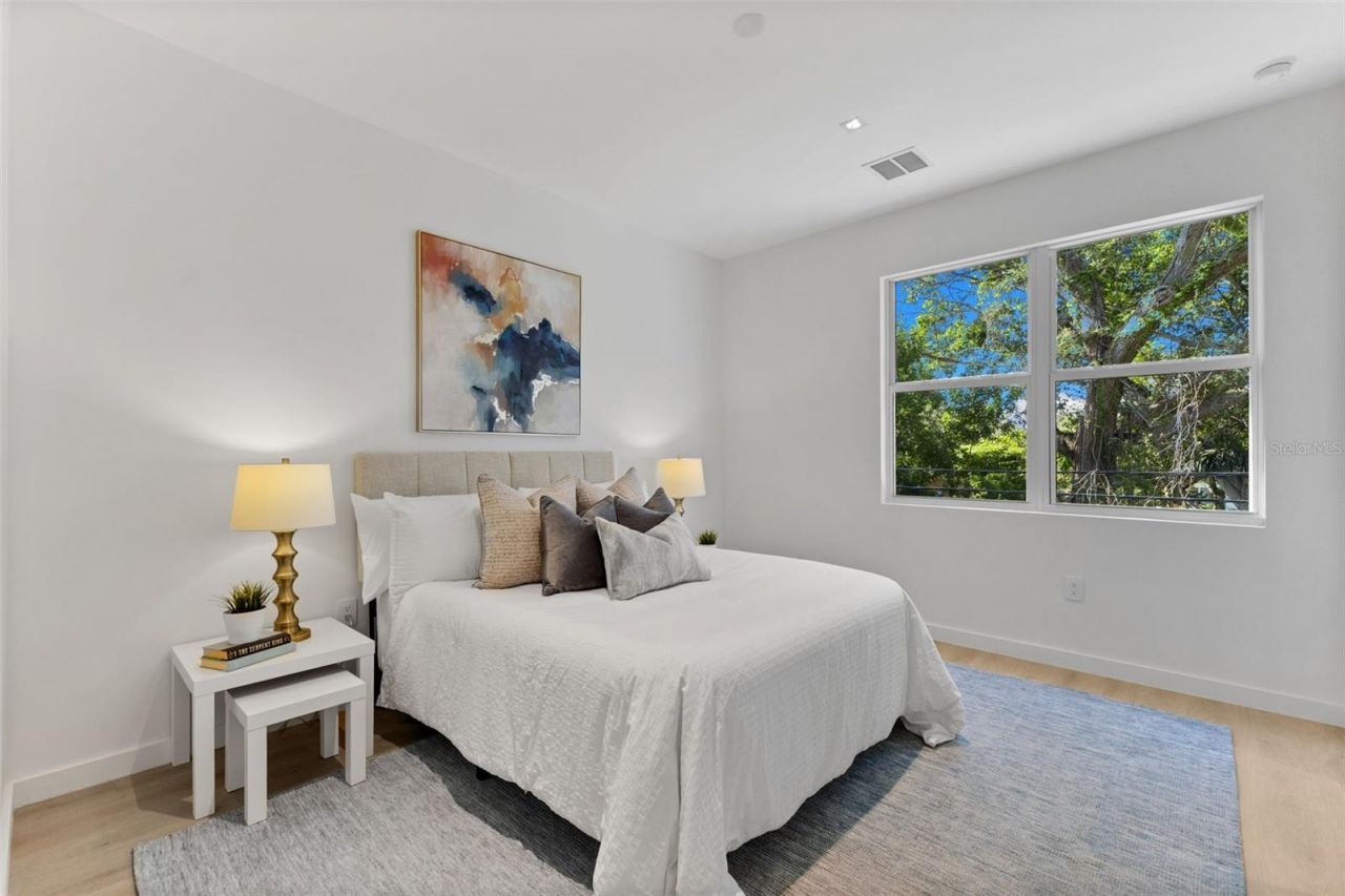 668 Newton Avenue S, Saint Petersburg, FL 33701 Photo