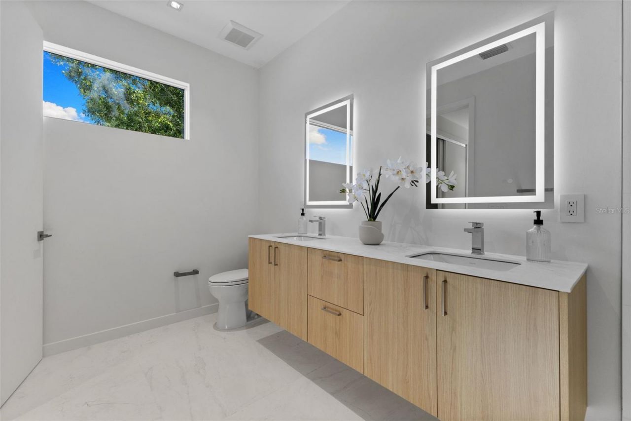 668 Newton Avenue S, Saint Petersburg, FL 33701 Photo