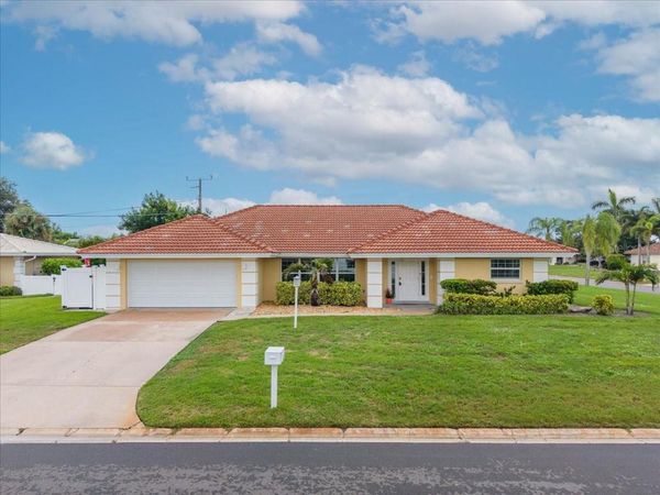 100 MATISSE CIRCLE W, NOKOMIS, FL 34275