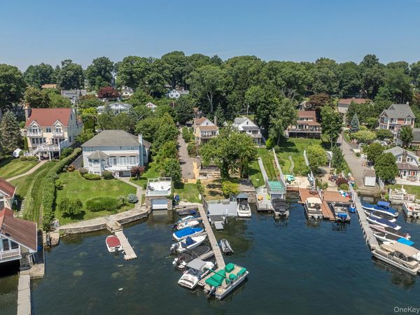 68 W Lake Boulevard , Mahopac, NY 10541