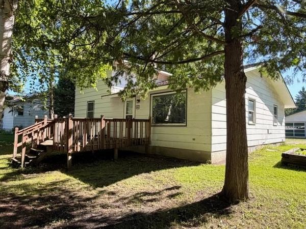 606 9th Avenue SE, Roseau, MN 56751