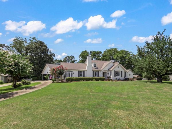 905 W Commerce St., Aberdeen, MS 39730