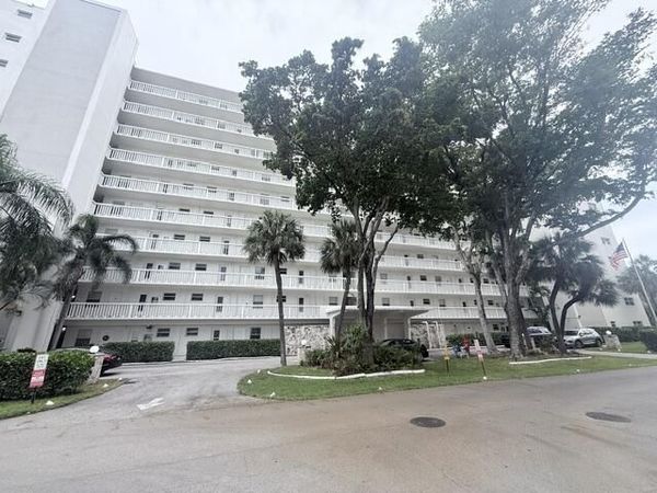 2555 NE 11TH Street, Unit 402, Fort Lauderdale, FL 33304