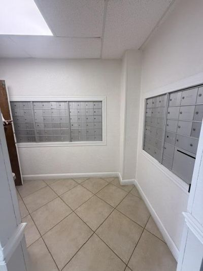 2555 NE 11th Street, Unit 402, Fort Lauderdale, FL 33304 Photo