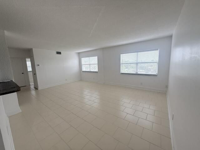 2555 NE 11th Street, Unit 402, Fort Lauderdale, FL 33304 Photo