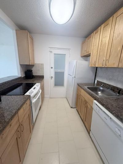 2555 NE 11th Street, Unit 402, Fort Lauderdale, FL 33304 Photo