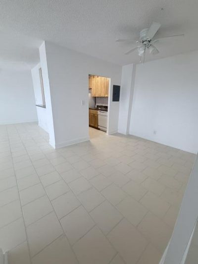 2555 NE 11th Street, Unit 402, Fort Lauderdale, FL 33304 Photo