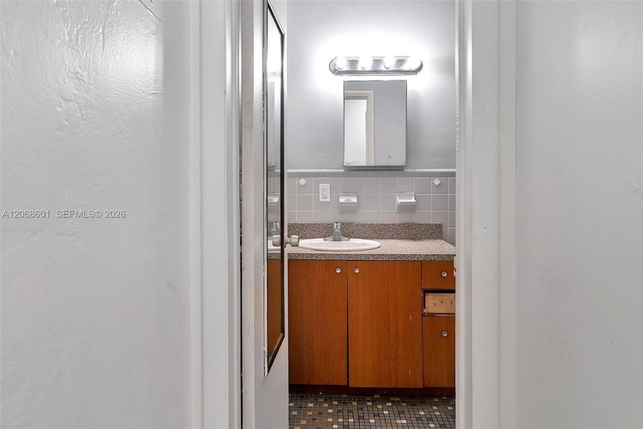 318 Majorca Ave, Unit 304, Coral Gables, FL 33134 Photo