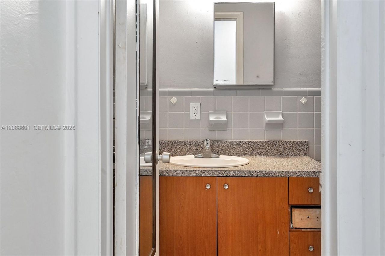 318 Majorca Ave, Unit 304, Coral Gables, FL 33134 Photo