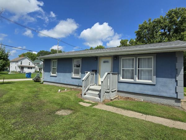 1819 SCHILLER, Muscatine, IA 52761
