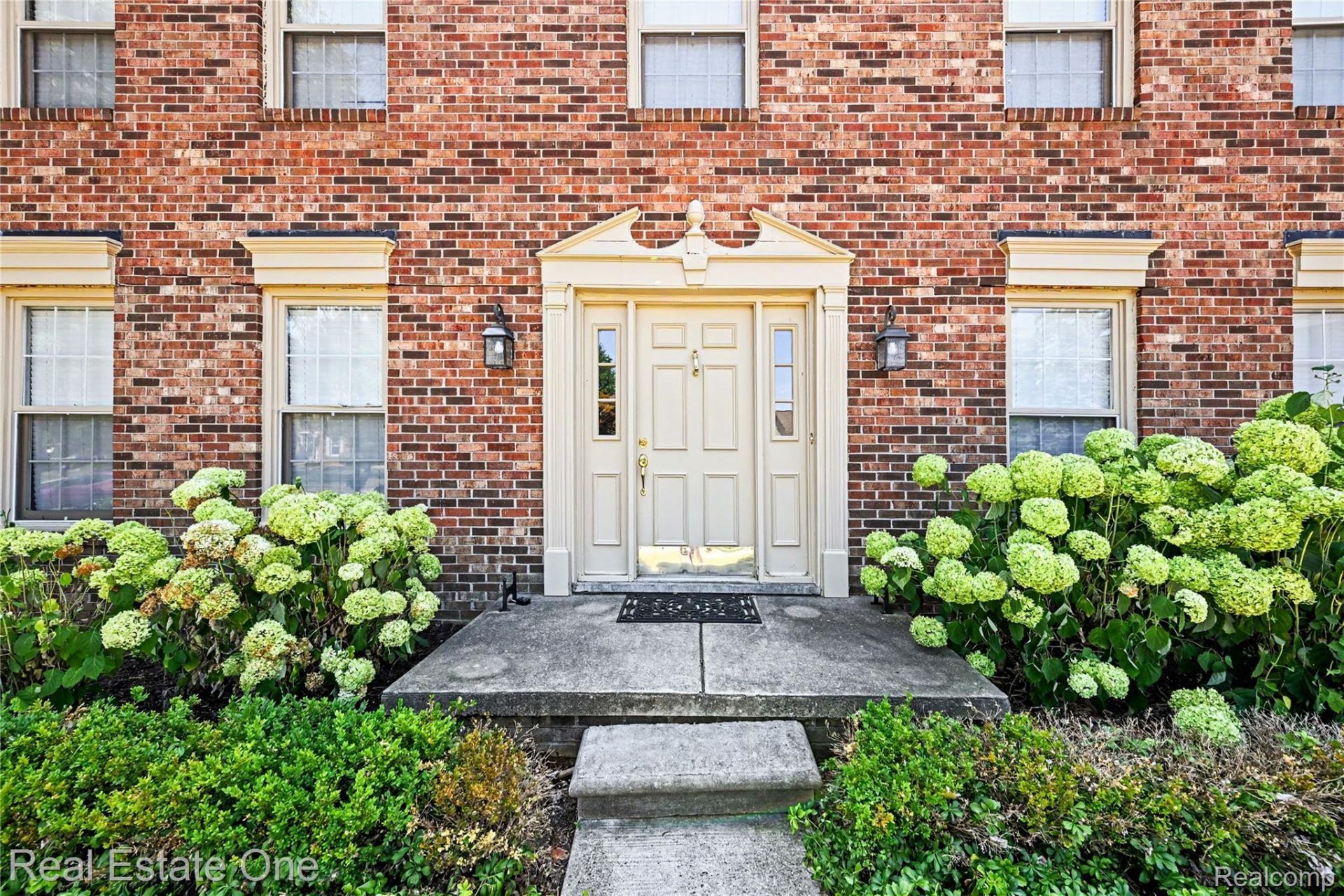 37863 Baywood Drive, Farmington Hills, Mi 48335 Main Photo