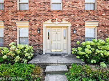 37863 Baywood Drive, Farmington Hills, Mi 48335