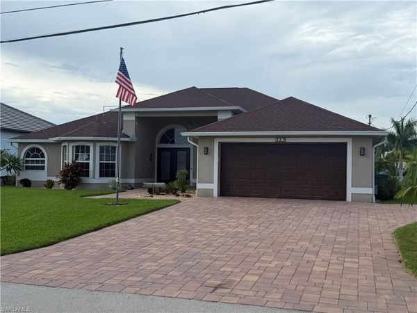527 SW 40th TER , CAPE CORAL, FL 33914