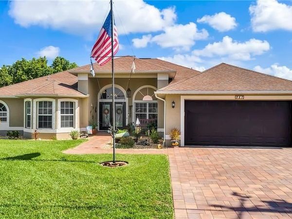 527 SW 40th TER , CAPE CORAL, FL 33914