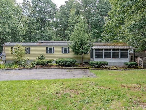 169 Calef Highway, Lee, NH 03861