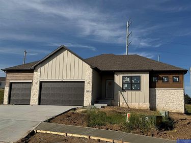 19820 R Street, Omaha, NE 68135