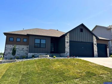 19820 R Street, Omaha, NE 68135