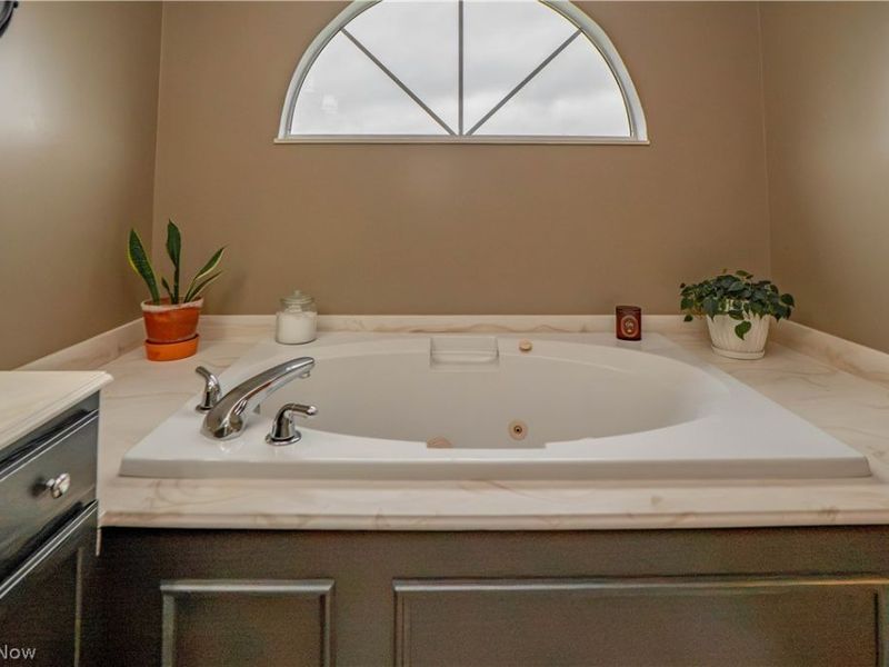 8037 Glendevan Street NW, Massillon, OH 44646 Photo 30