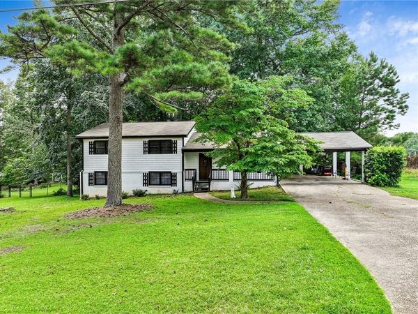 3918 Sherwood Drive , Douglasville, GA 30135