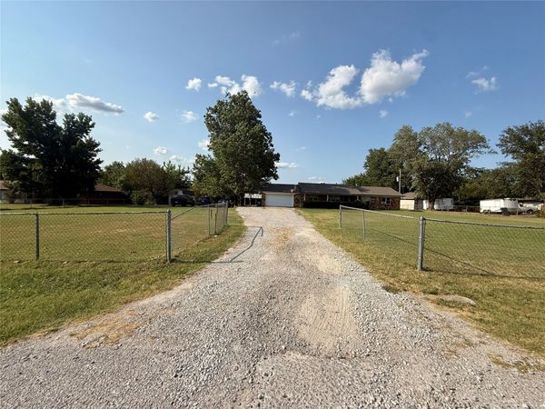 14801 E 140th Street North , Collinsville, OK 74021