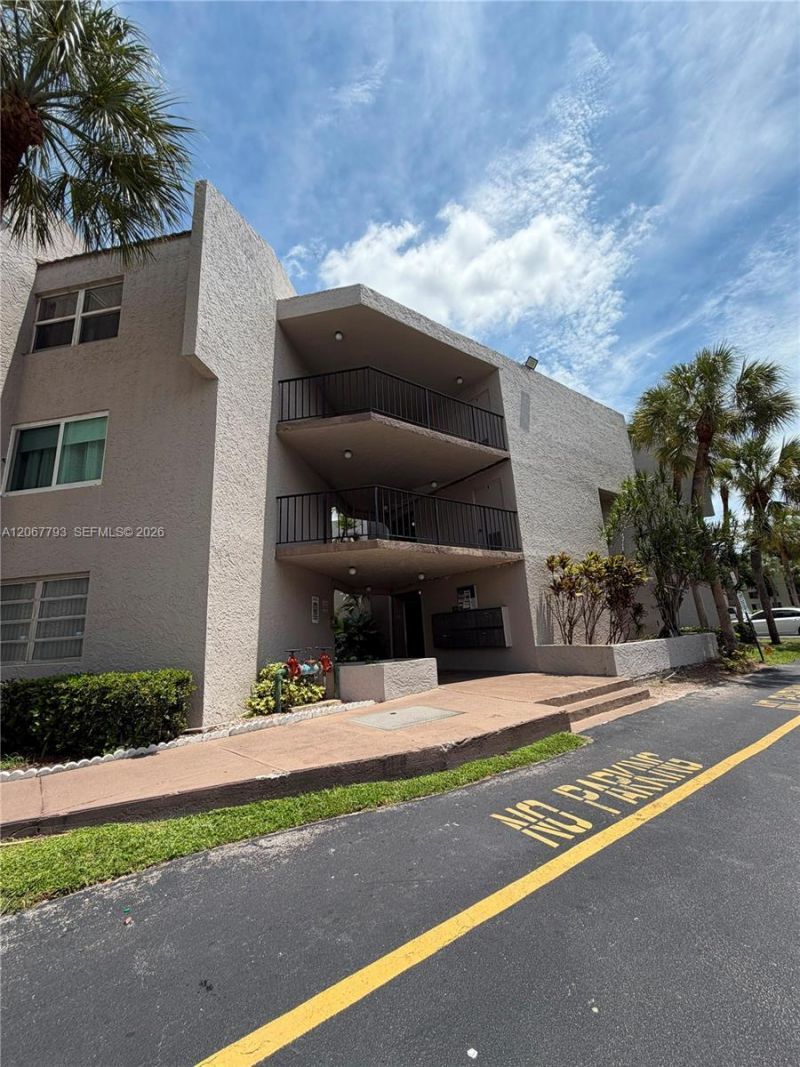 3100 Riverside Dr, Unit 104, Coral Springs, FL 33065 Photo